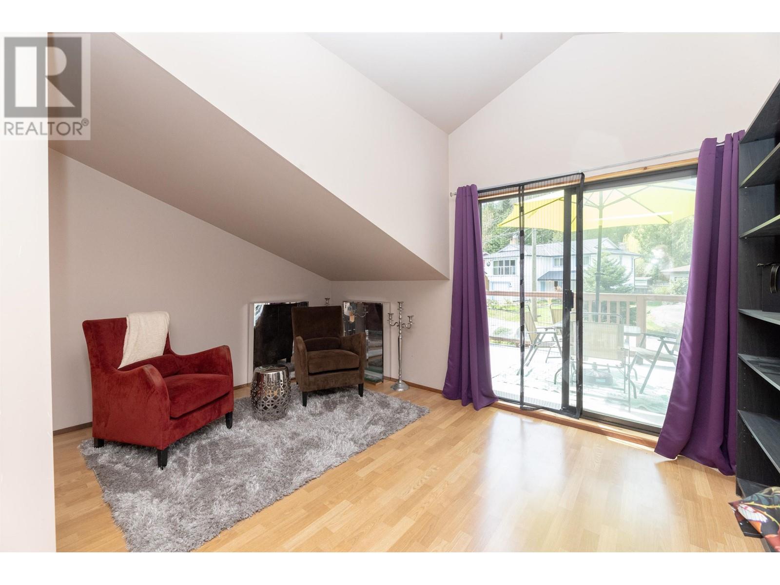 729 Maplewood Lane, Gibsons, British Columbia  V0N 1V8 - Photo 10 - R2990275