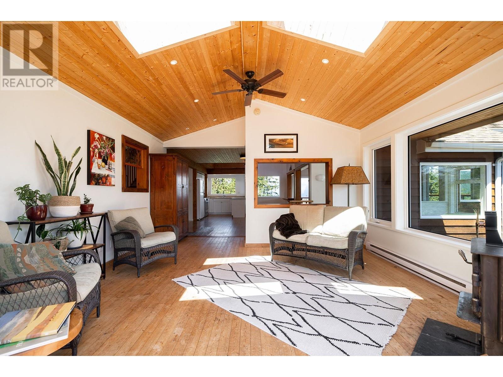 845 Valhalla Place, Bowen Island, British Columbia  V0N 1G1 - Photo 9 - R2944252