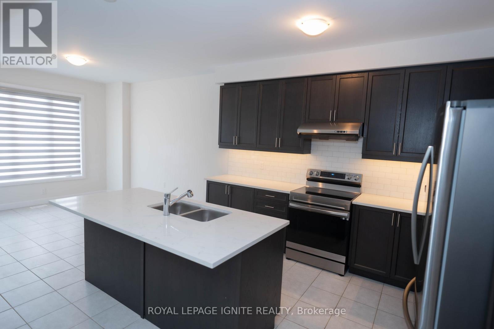 233 O'neil Street, Peterborough North (North), Ontario  K9K 0H8 - Photo 11 - X12200563
