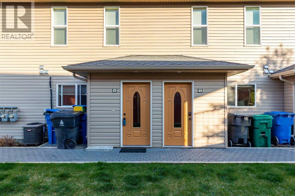 6, 899 Mt Sundance Manor W, Lethbridge, Alberta  T1J 5T6 - Photo 2 - A2219243
