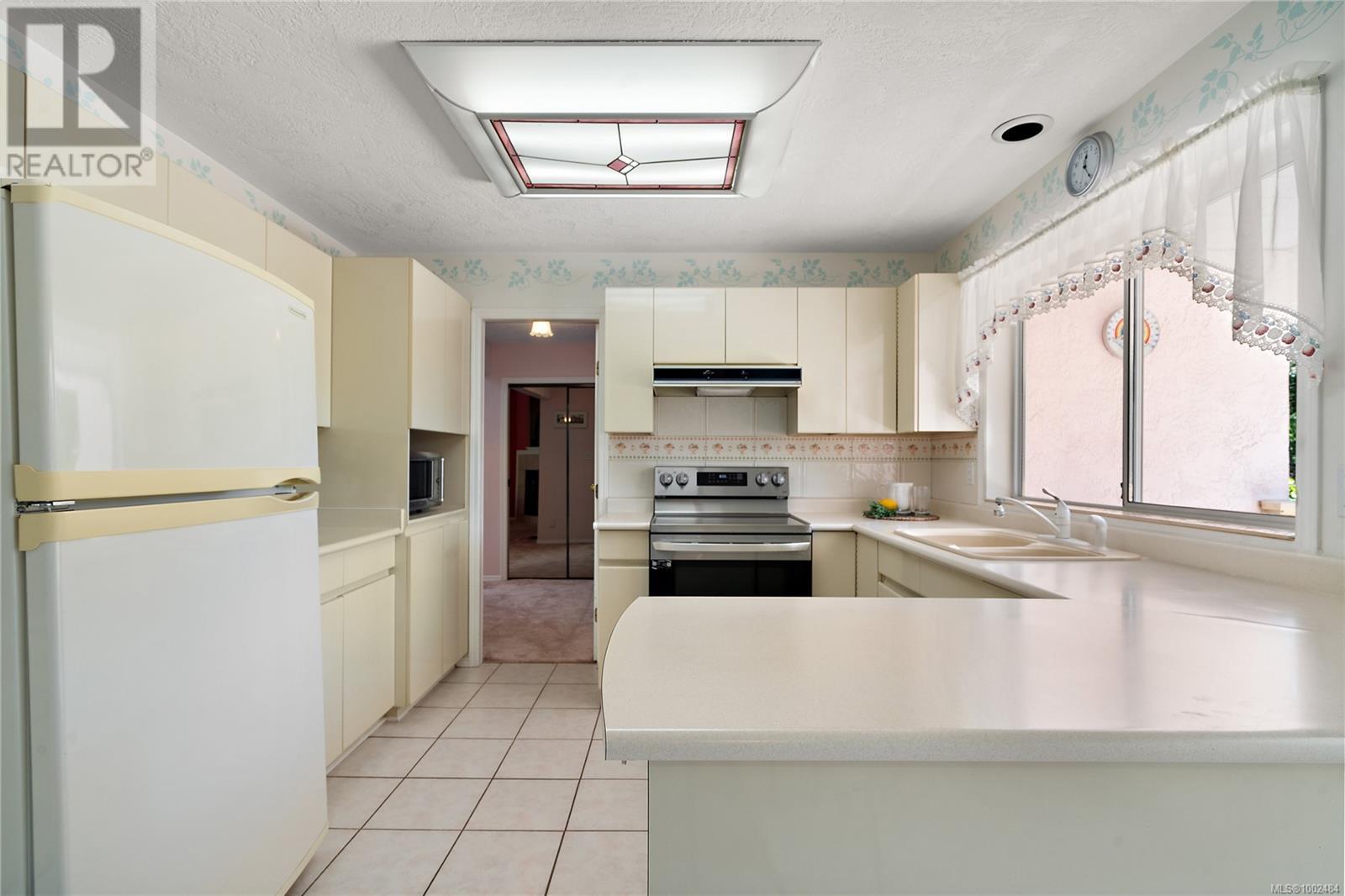 Property at 8581 Cathedral Pl image 5