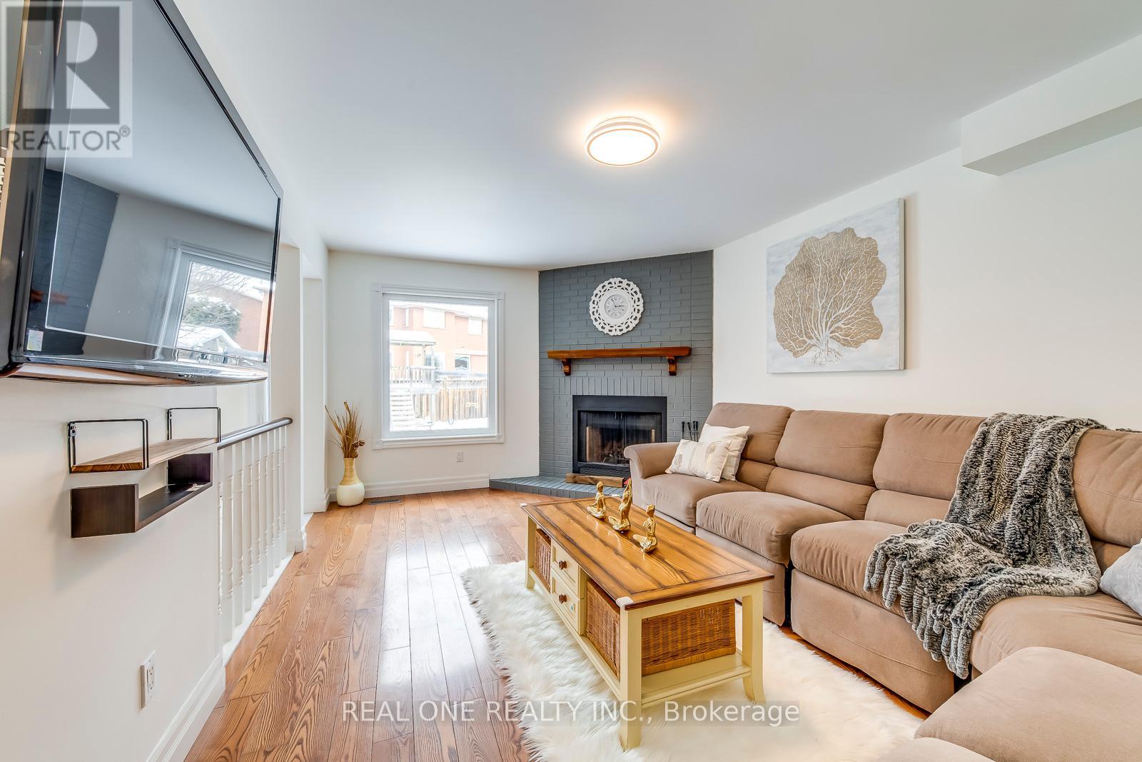 1389 Heritage Way, Oakville, Ontario  L6M 3C2 - Photo 6 - W12094839