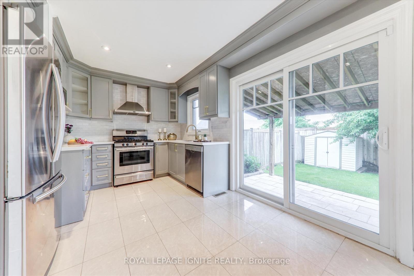 7226 Torrisdale Lane, Mississauga, Ontario  L5N 7Y8 - Photo 14 - W12197040