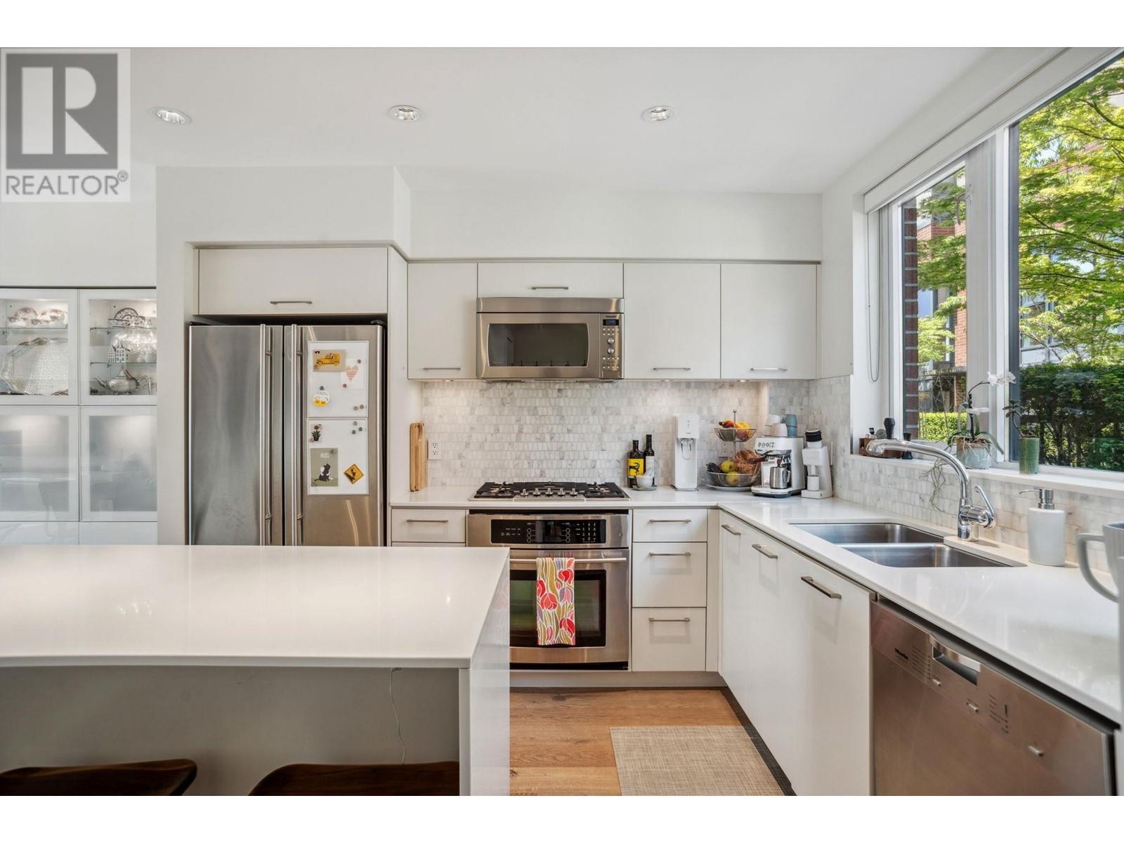 207 1961 Collingwood Street, Vancouver, British Columbia  V6R 3K6 - Photo 13 - R3012095