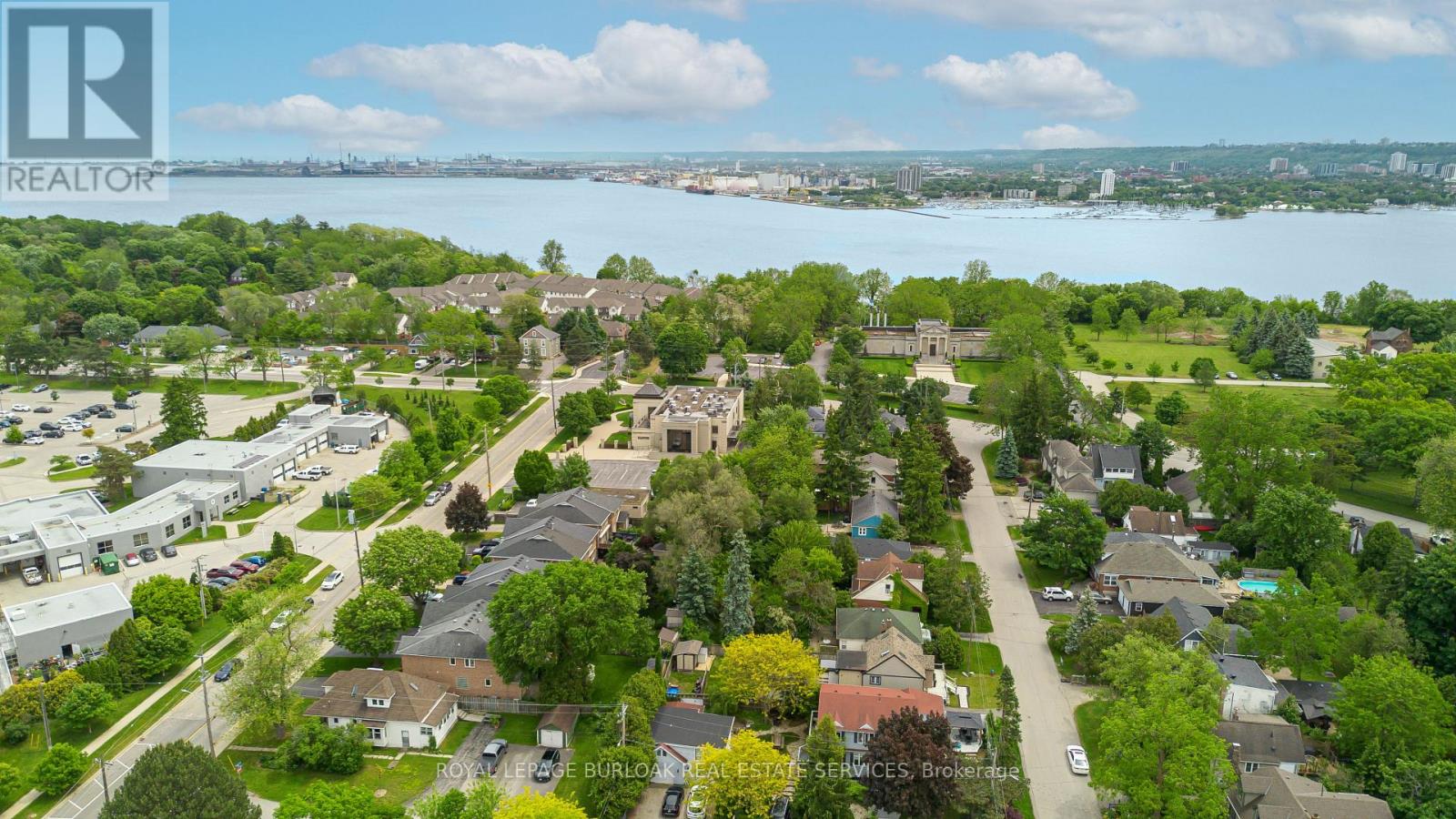 1041 Plains View Avenue, Burlington (Bayview), Ontario  L7T 1V4 - Photo 4 - W12200203