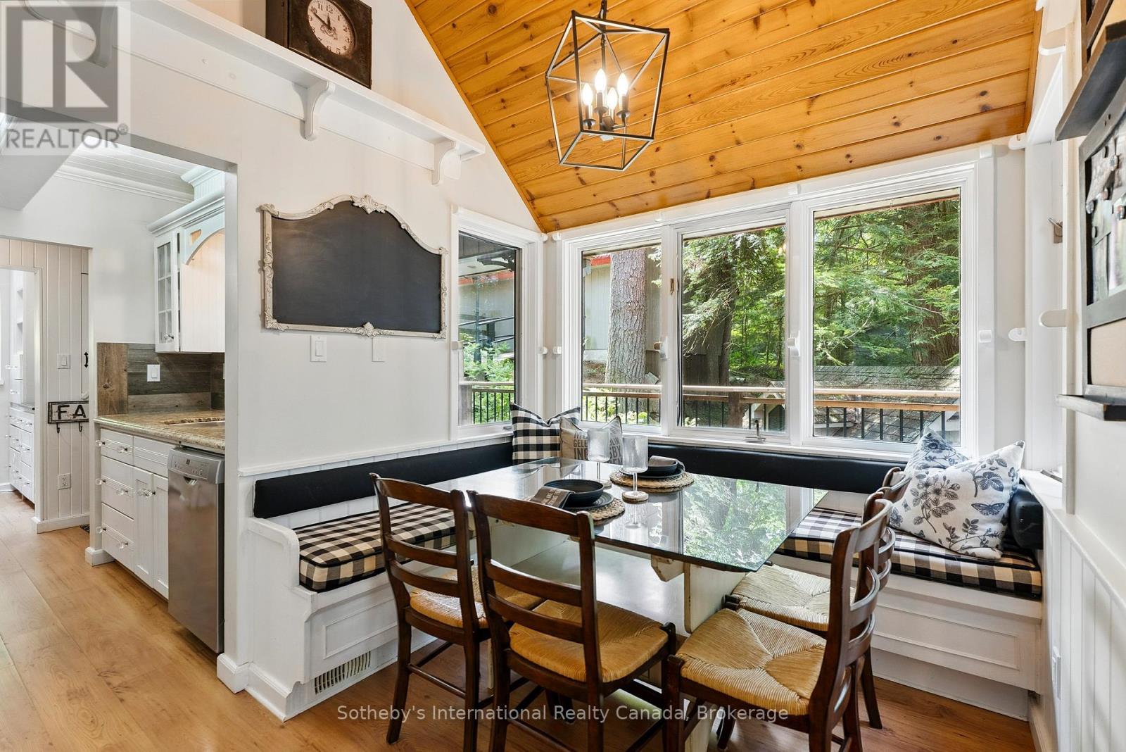 1050 Cobble Rose Lane, Minden Hills, Ontario  K0M 2L1 - Photo 9 - X12200598