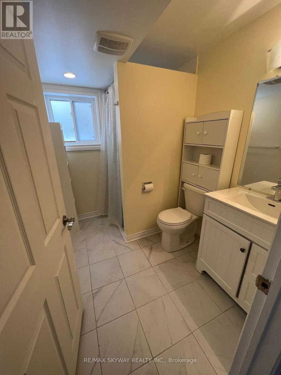 18 Matthew Court, Kitchener, Ontario  N2B 1W6 - Photo 21 - X12190548
