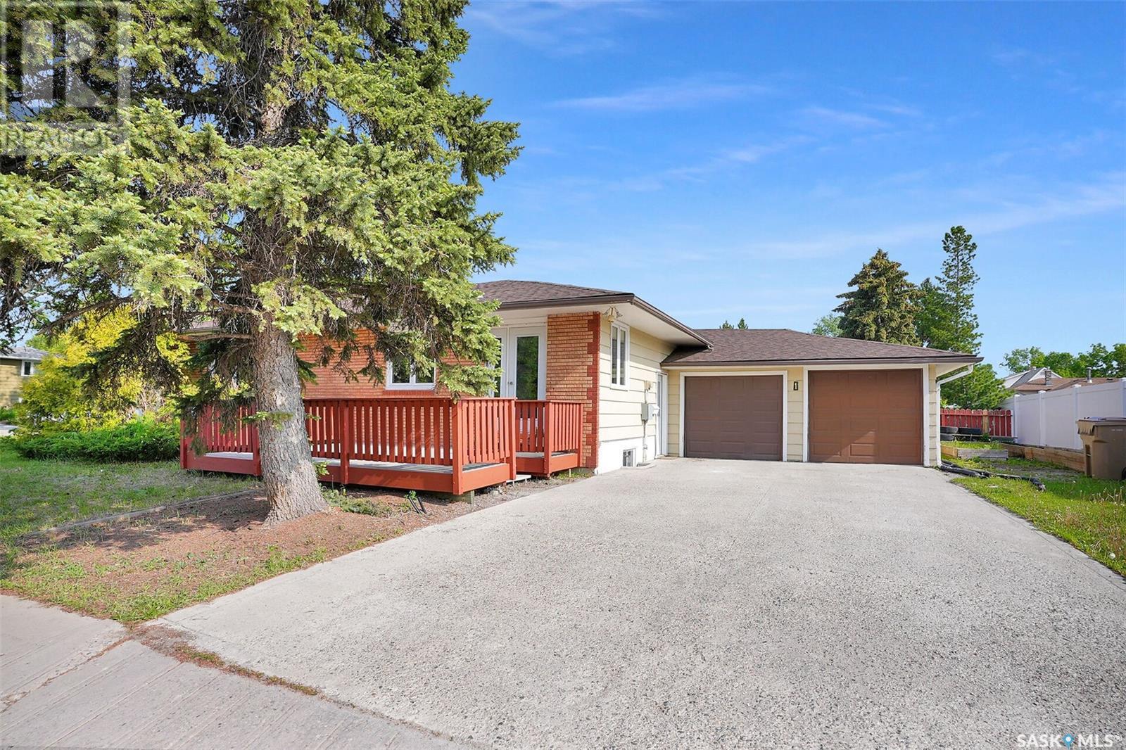 1 Calder Crescent, Regina, Saskatchewan  S4S 4A5 - Photo 2 - SK008498