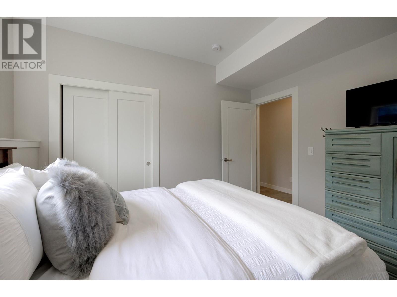Property at 3385 Lavender Lane image 3