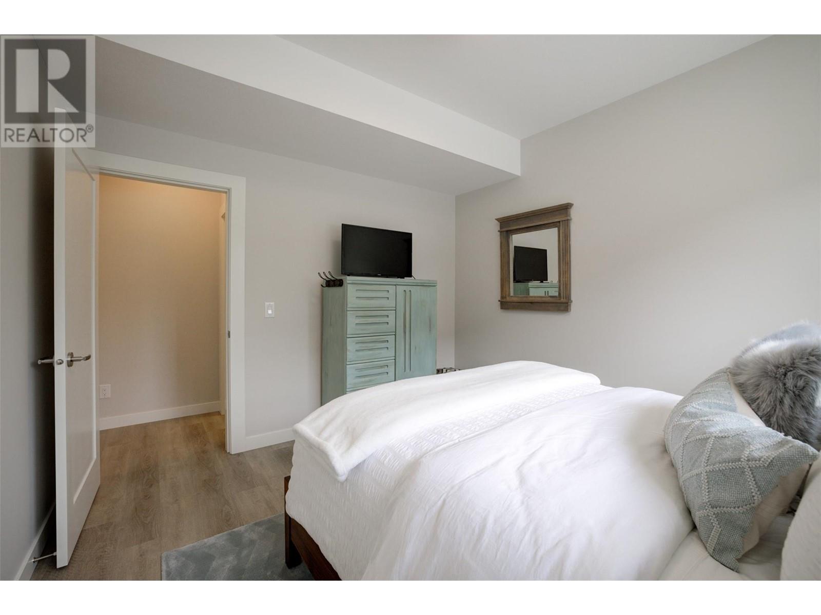 Property at 3385 Lavender Lane image 4
