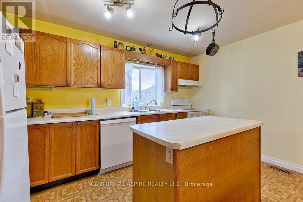 19 Lacroix Bay Road, Whitewater Region, Ontario  K0J 2L0 - Photo 15 - X12122856