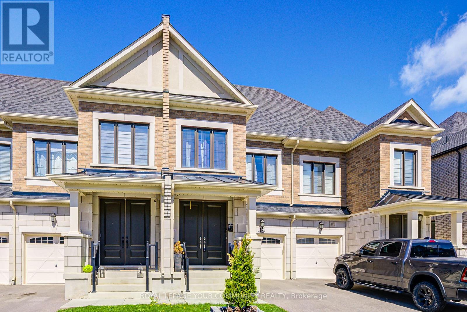 16 Angelfish Road, Brampton, Ontario  L7A 5C5 - Photo 4 - W12200607