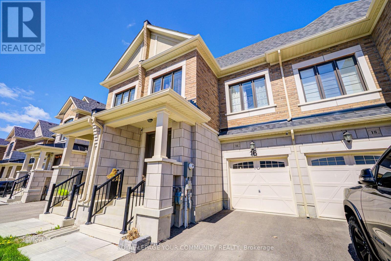 16 Angelfish Road, Brampton, Ontario  L7A 5C5 - Photo 5 - W12200607