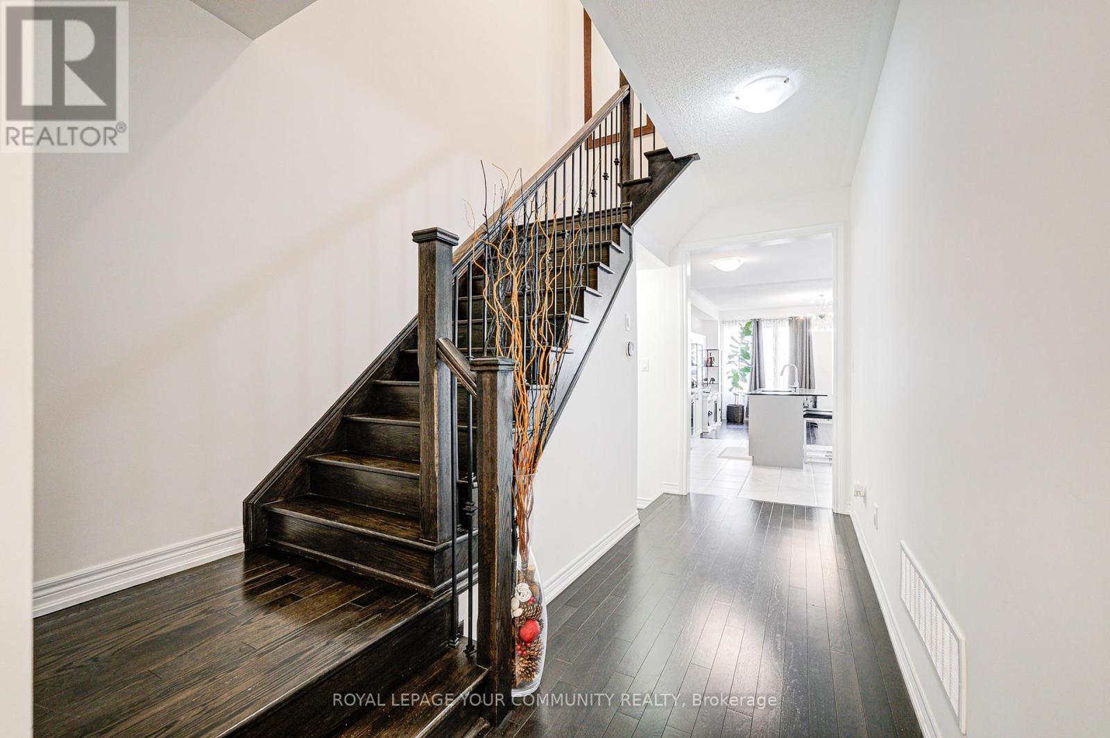 16 Angelfish Road, Brampton, Ontario  L7A 5C5 - Photo 9 - W12200607