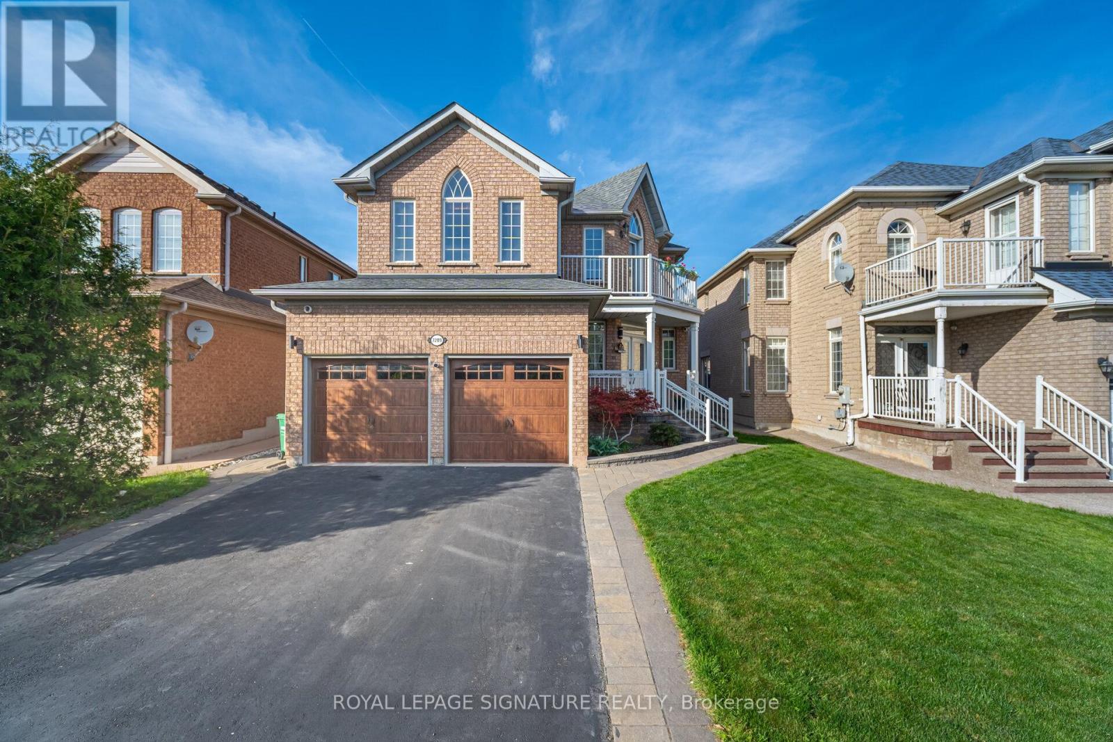 7289 Magistrate Terrace, Mississauga, Ontario  L5W 1H8 - Photo 2 - W12199455