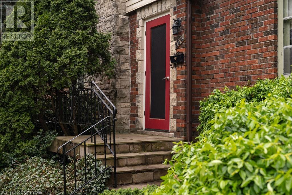 204 Melville Street, Dundas, Ontario  L9H 2B2 - Photo 3 - 40738201