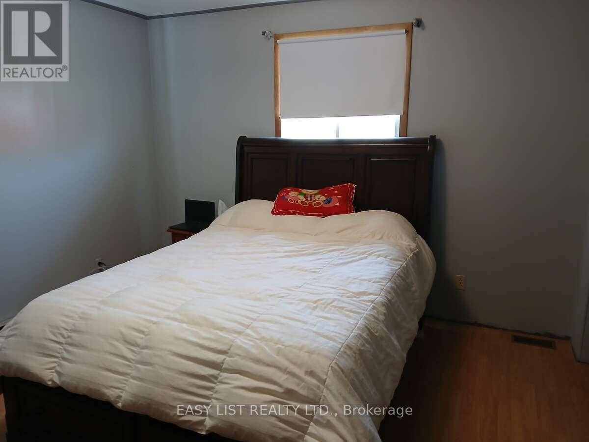 4792 Langbank Line, Dawn-Euphemia, Ontario  N0P 1K0 - Photo 11 - X12200592