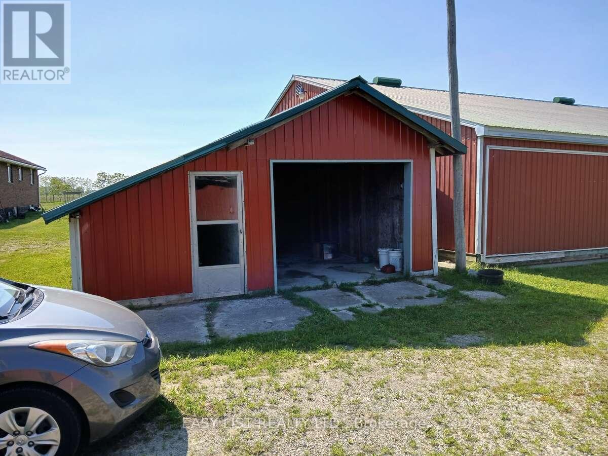 4792 Langbank Line, Dawn-Euphemia, Ontario  N0P 1K0 - Photo 5 - X12200592