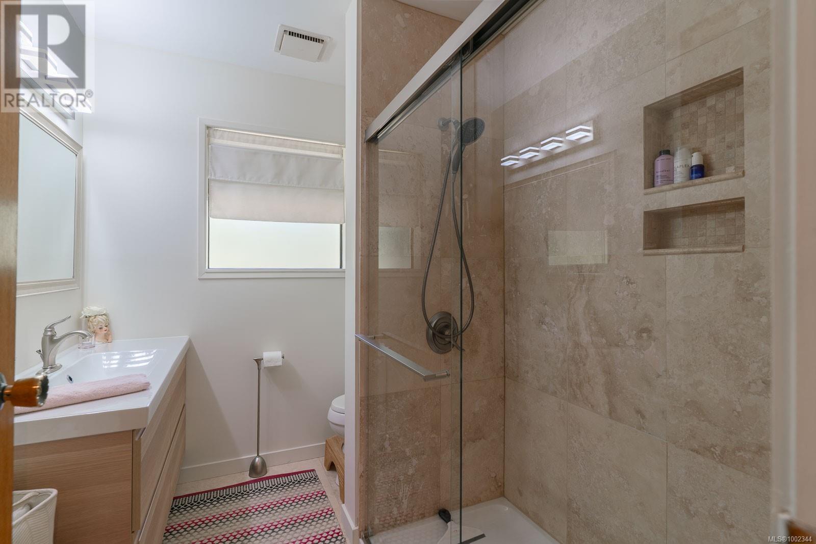 Property at 2850 Spruce Lane image 2