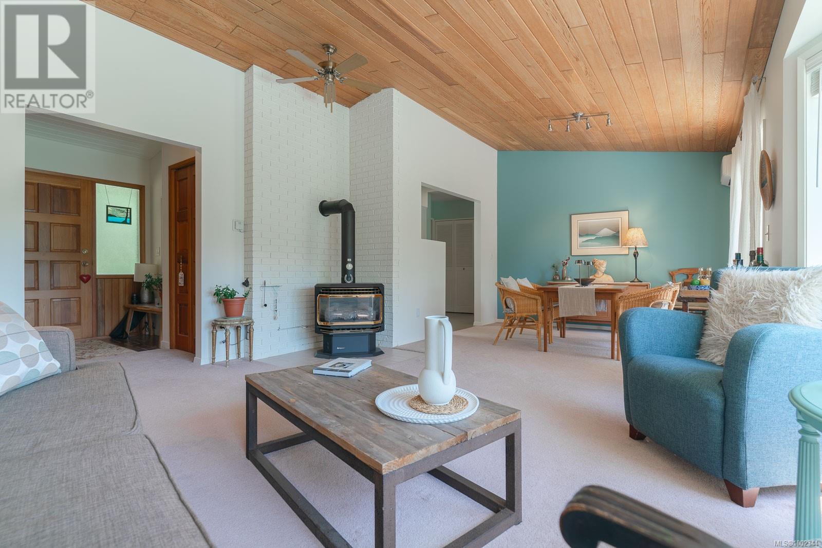 Property at 2850 Spruce Lane image 4