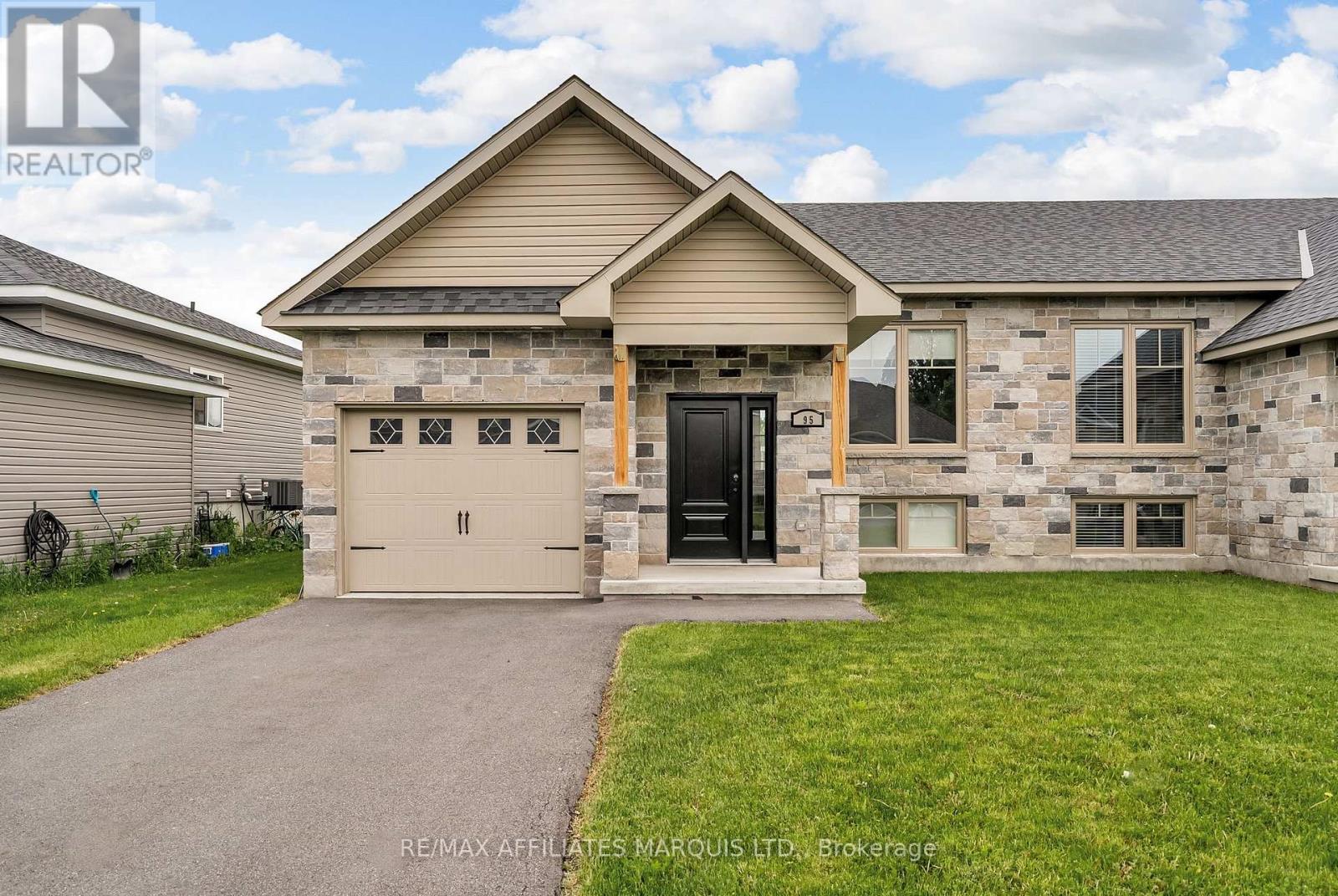 95 French Avenue, South Stormont, Ontario  K0C 1P0 - Photo 2 - X12200663