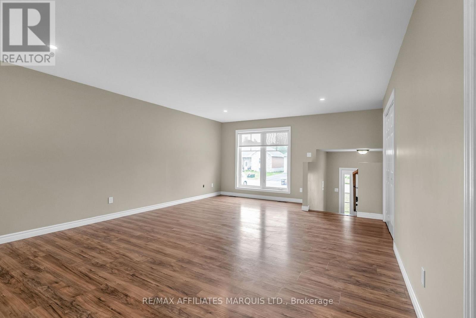 95 French Avenue, South Stormont, Ontario  K0C 1P0 - Photo 4 - X12200663