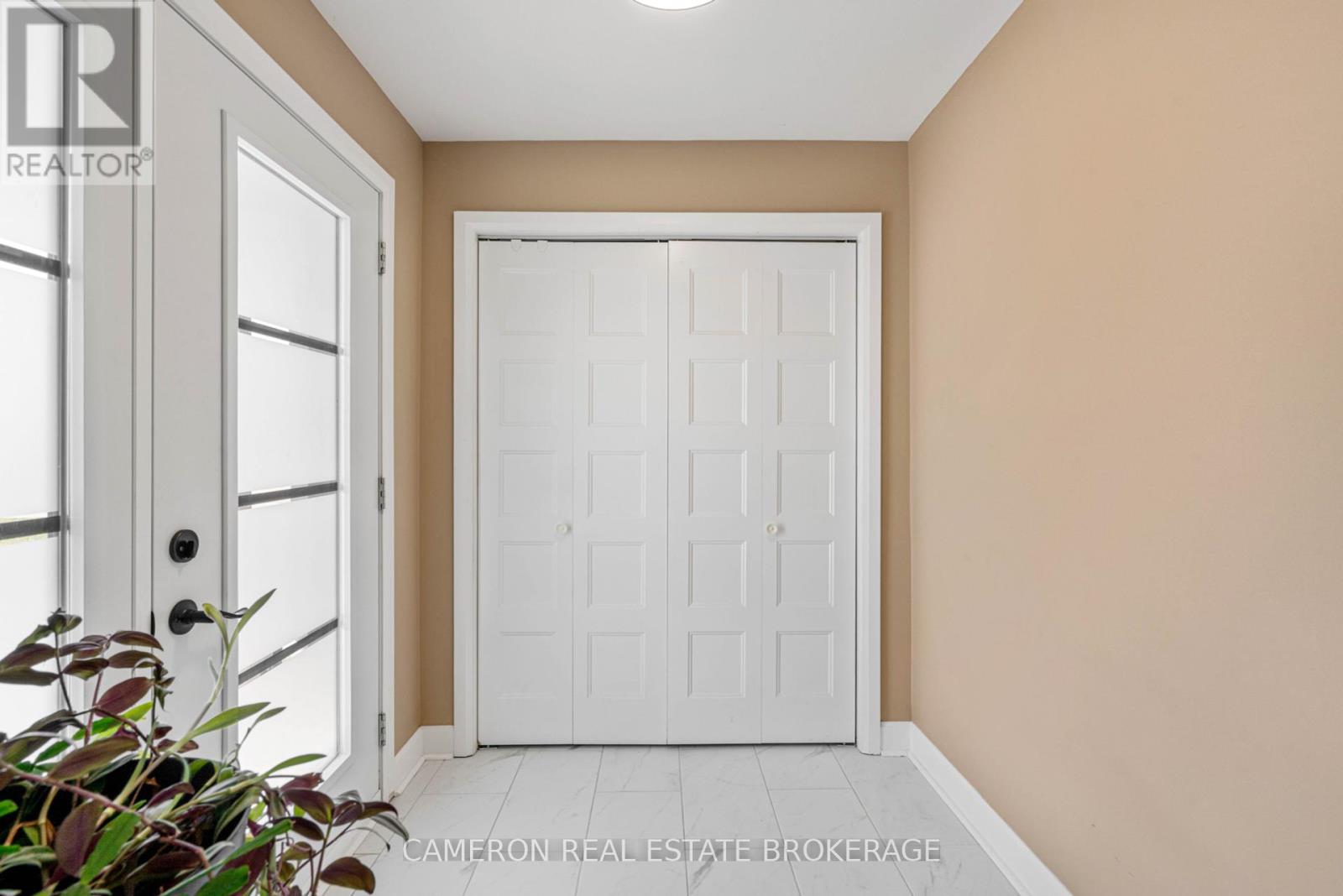 205 Eastport Drive, Cornwall, Ontario  K6H 0G9 - Photo 2 - X12200674