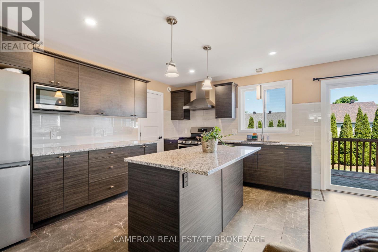 205 Eastport Drive, Cornwall, Ontario  K6H 0G9 - Photo 6 - X12200674