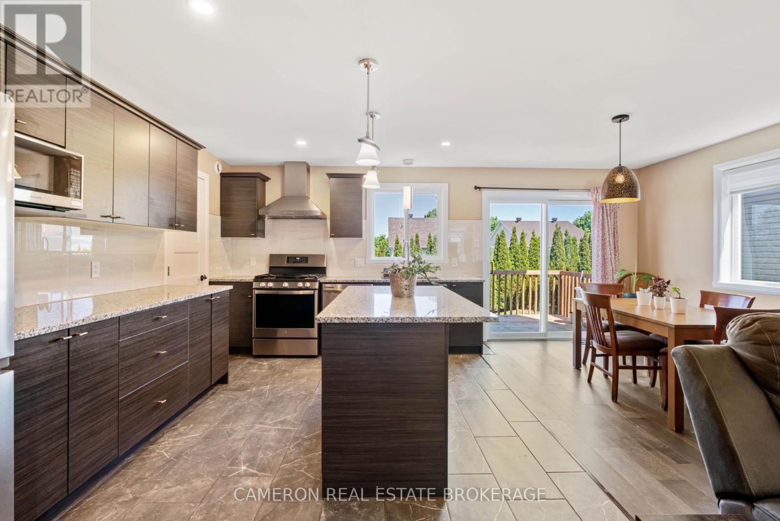 205 Eastport Drive, Cornwall, Ontario  K6H 0G9 - Photo 7 - X12200674