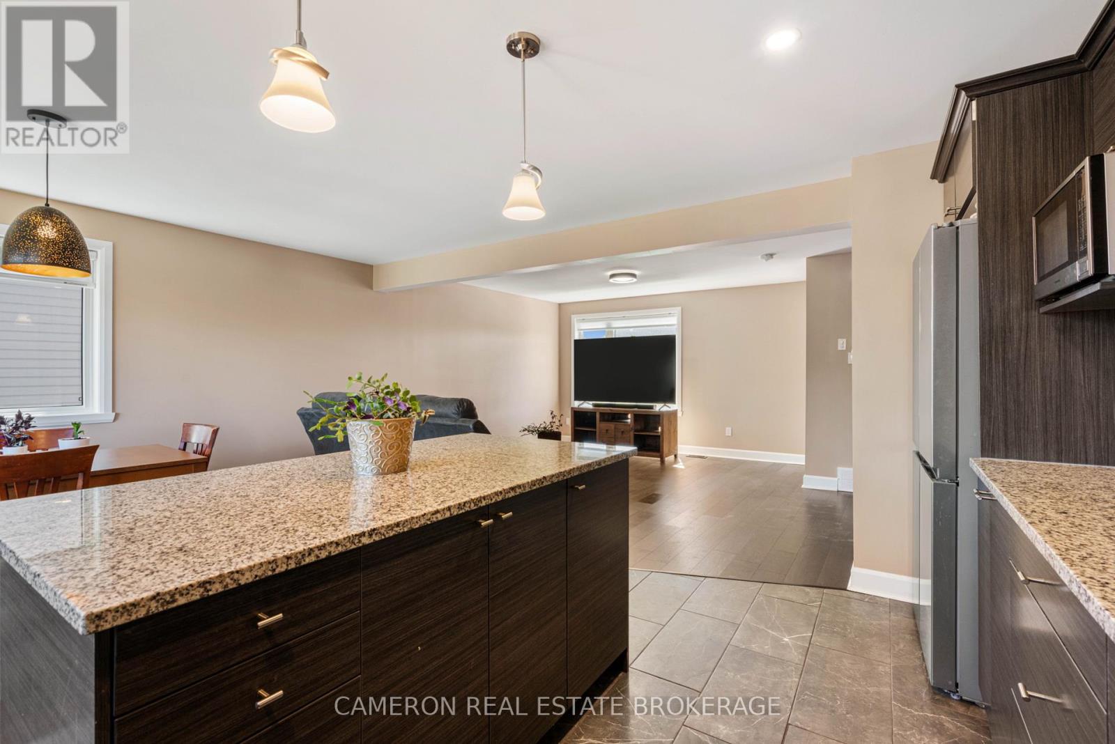 205 Eastport Drive, Cornwall, Ontario  K6H 0G9 - Photo 8 - X12200674