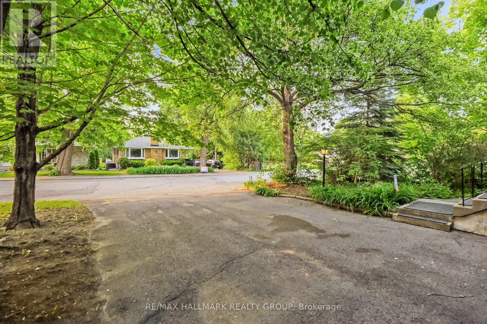 280 Clare Street, Ottawa, Ontario  K1Z 7E4 - Photo 4 - X12200623