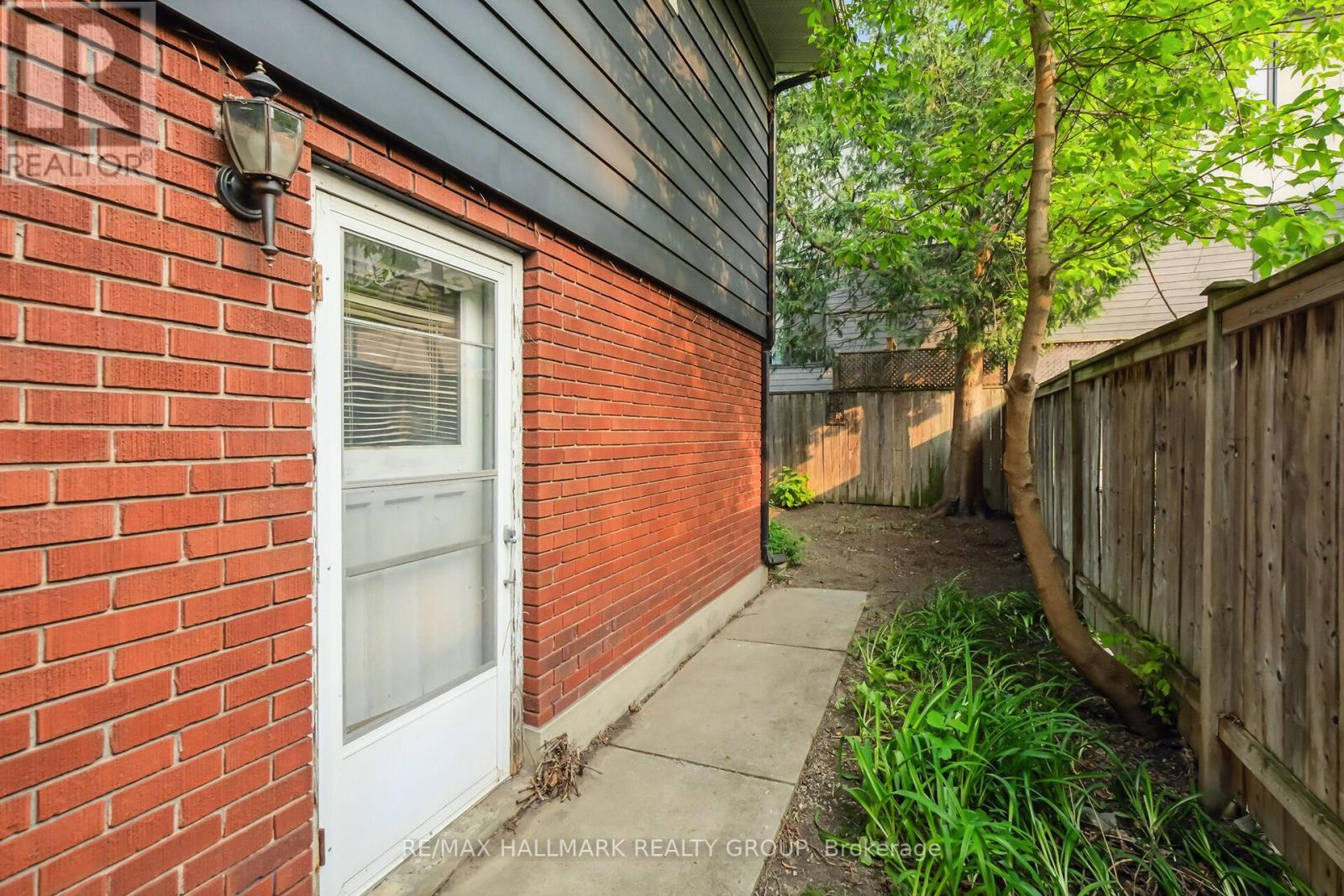280 Clare Street, Ottawa, Ontario  K1Z 7E4 - Photo 5 - X12200623