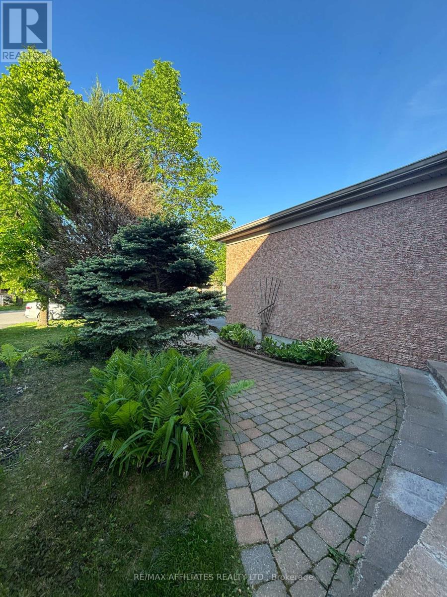 34 Catterick Crescent, Ottawa, Ontario  K2K 3M5 - Photo 3 - X12200653
