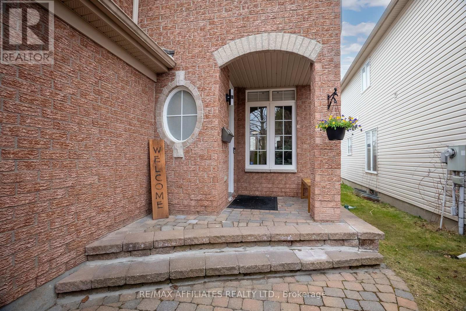 34 Catterick Crescent, Ottawa, Ontario  K2K 3M5 - Photo 4 - X12200653