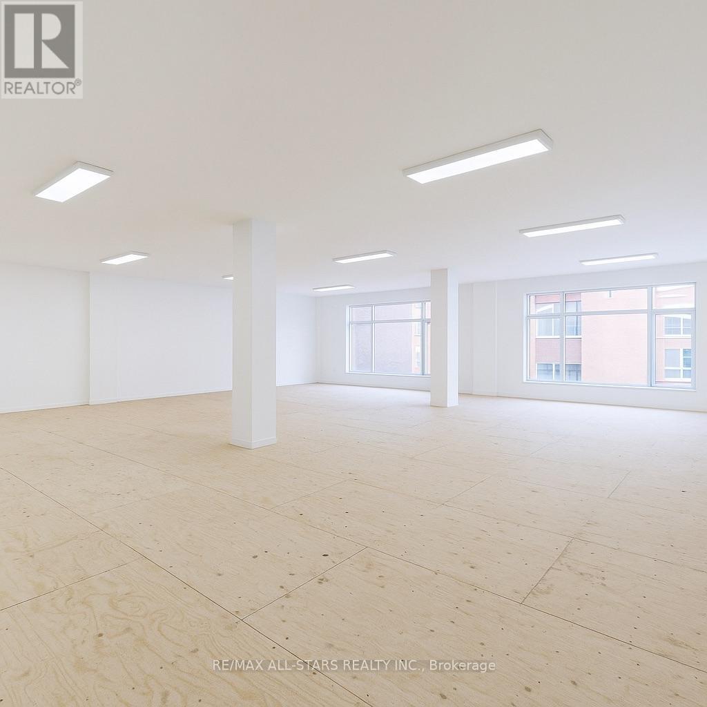 302 - 14 Mccaul Street, Toronto, Ontario  M5T 1V6 - Photo 2 - C12195718