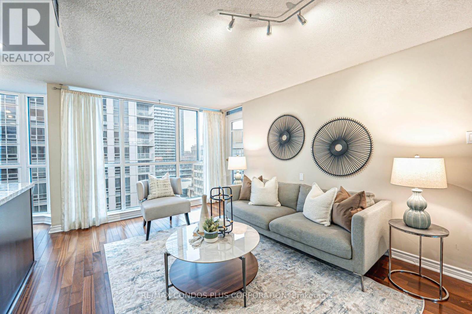 1810 - 736 BAY STREET, Toronto, Ontario