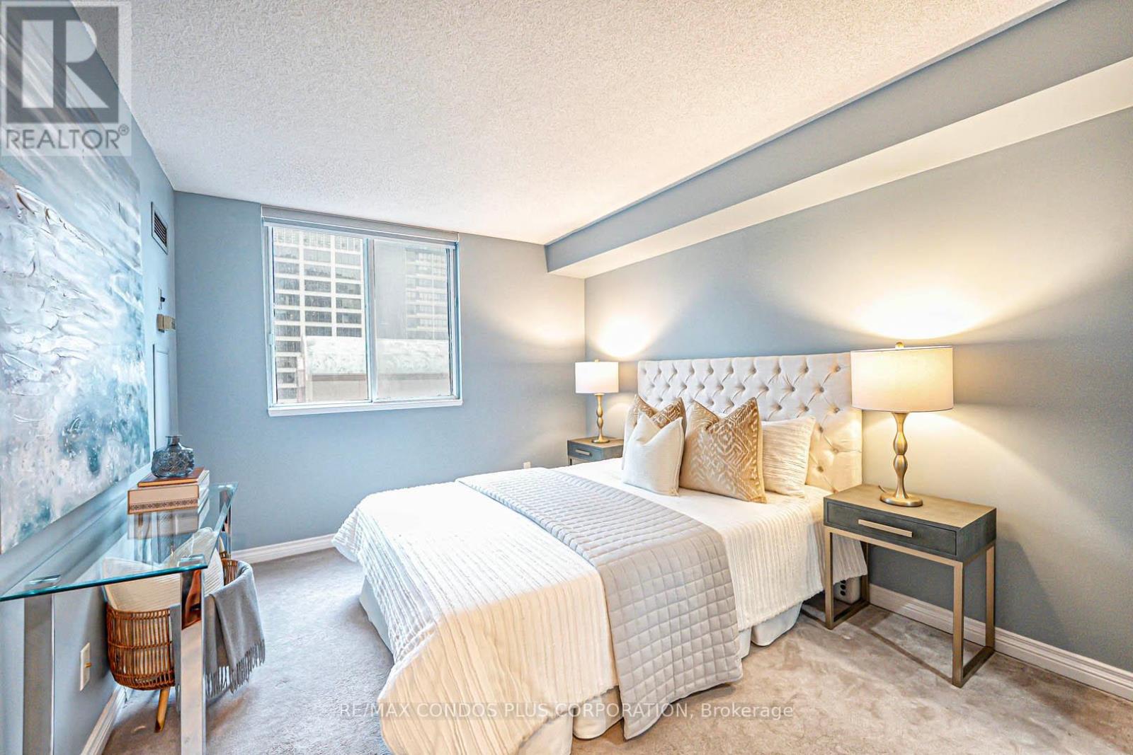 1810 - 736 Bay Street, Toronto, Ontario  M5G 2M4 - Photo 10 - C12200632
