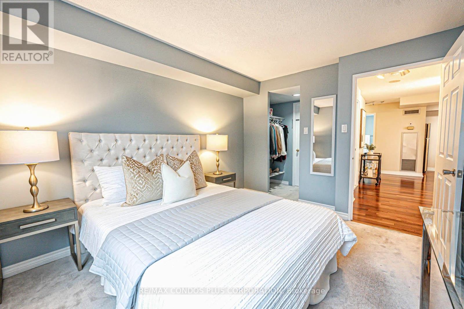 1810 - 736 Bay Street, Toronto, Ontario  M5G 2M4 - Photo 11 - C12200632