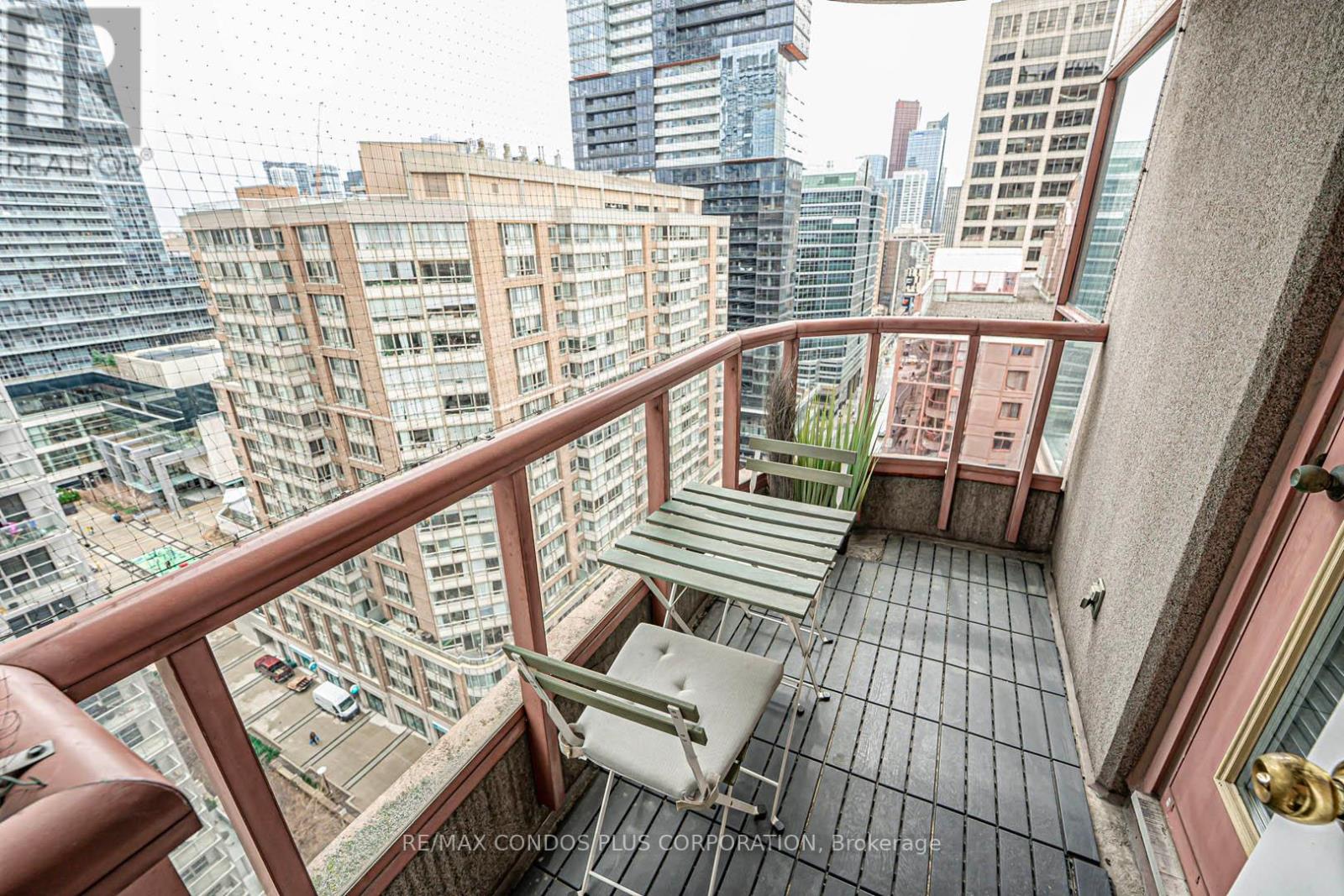 1810 - 736 Bay Street, Toronto, Ontario  M5G 2M4 - Photo 15 - C12200632
