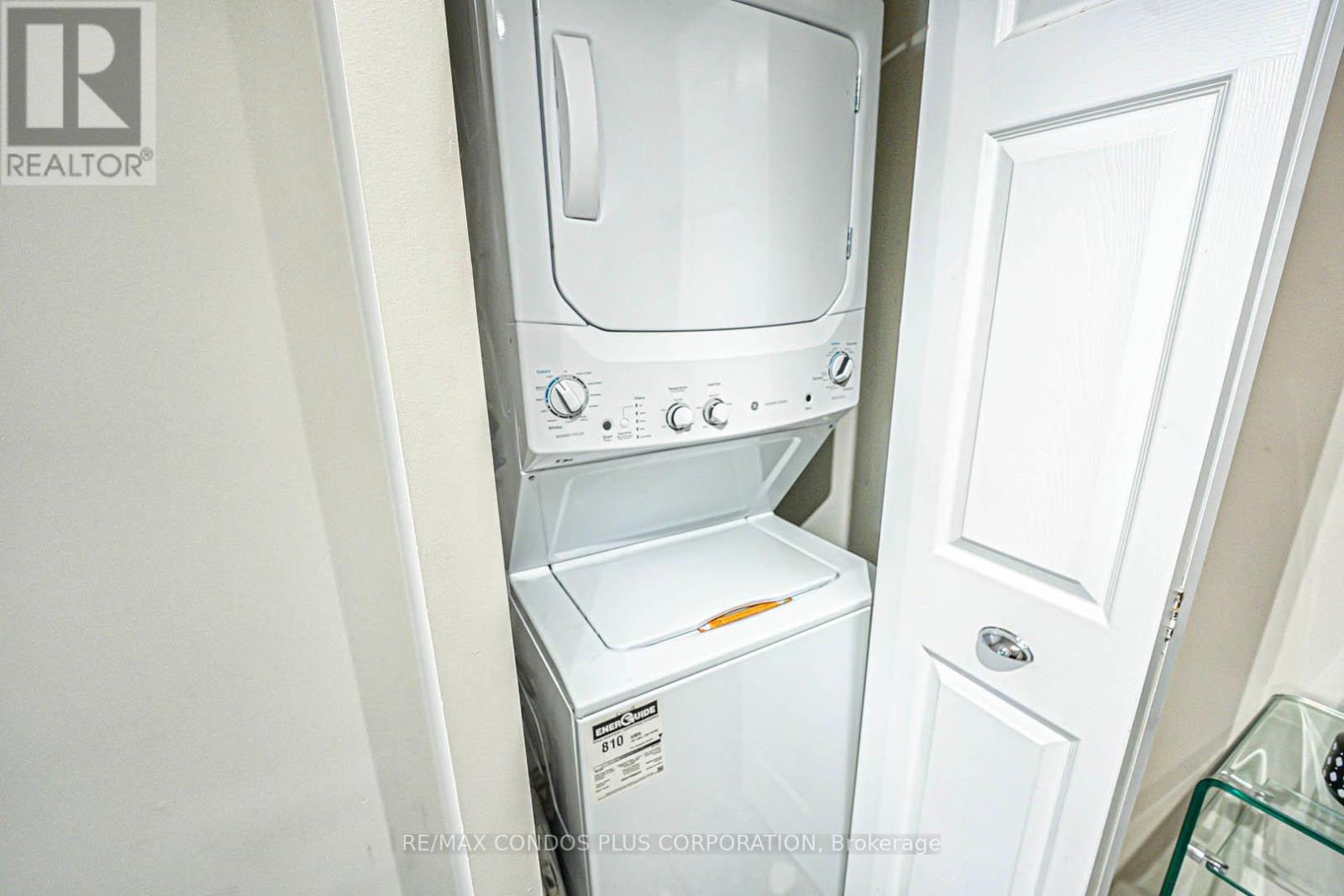 1810 - 736 Bay Street, Toronto, Ontario  M5G 2M4 - Photo 16 - C12200632