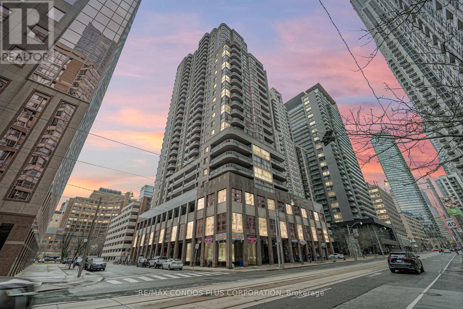 1810 - 736 Bay Street, Toronto, Ontario  M5G 2M4 - Photo 17 - C12200632