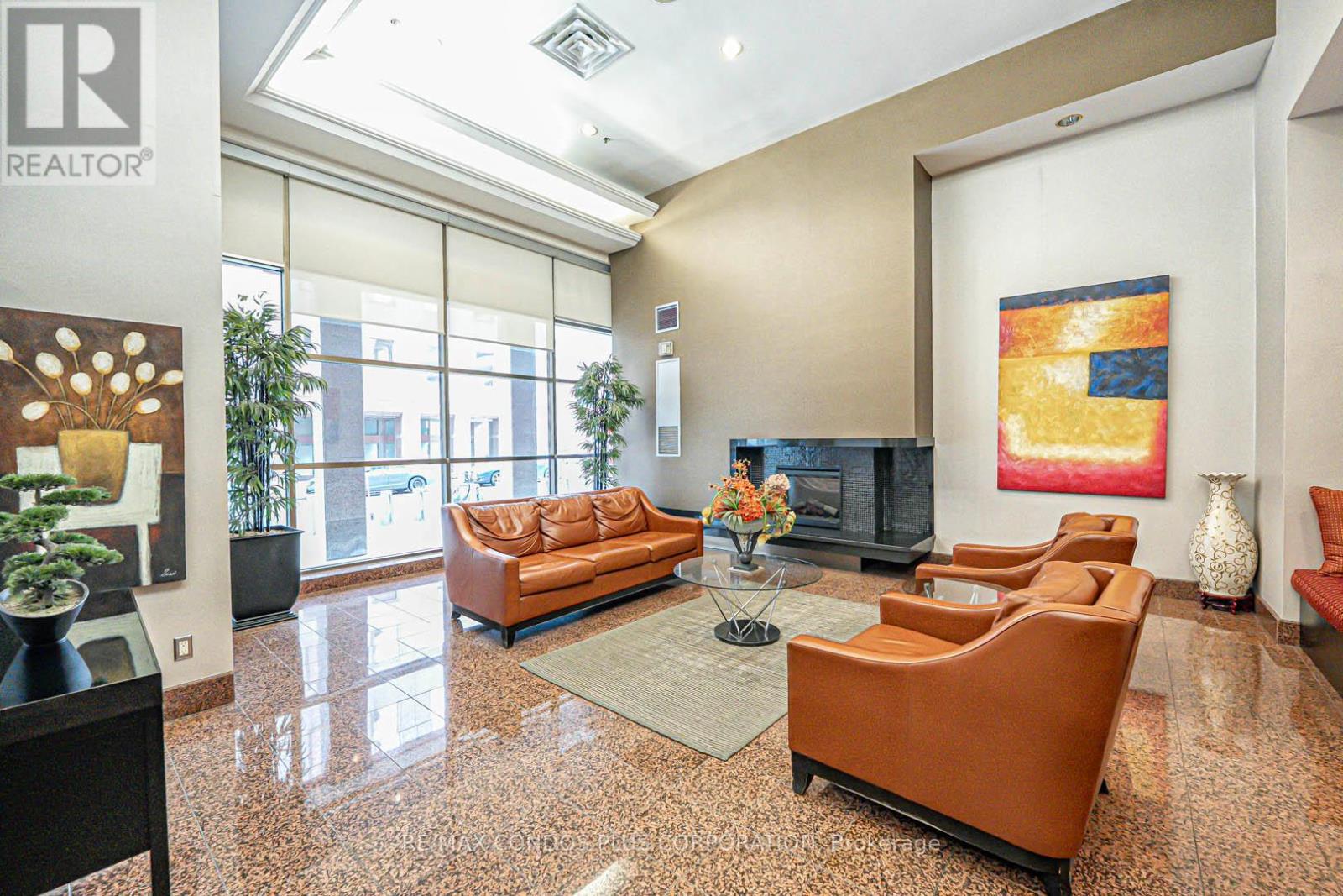 1810 - 736 Bay Street, Toronto, Ontario  M5G 2M4 - Photo 18 - C12200632