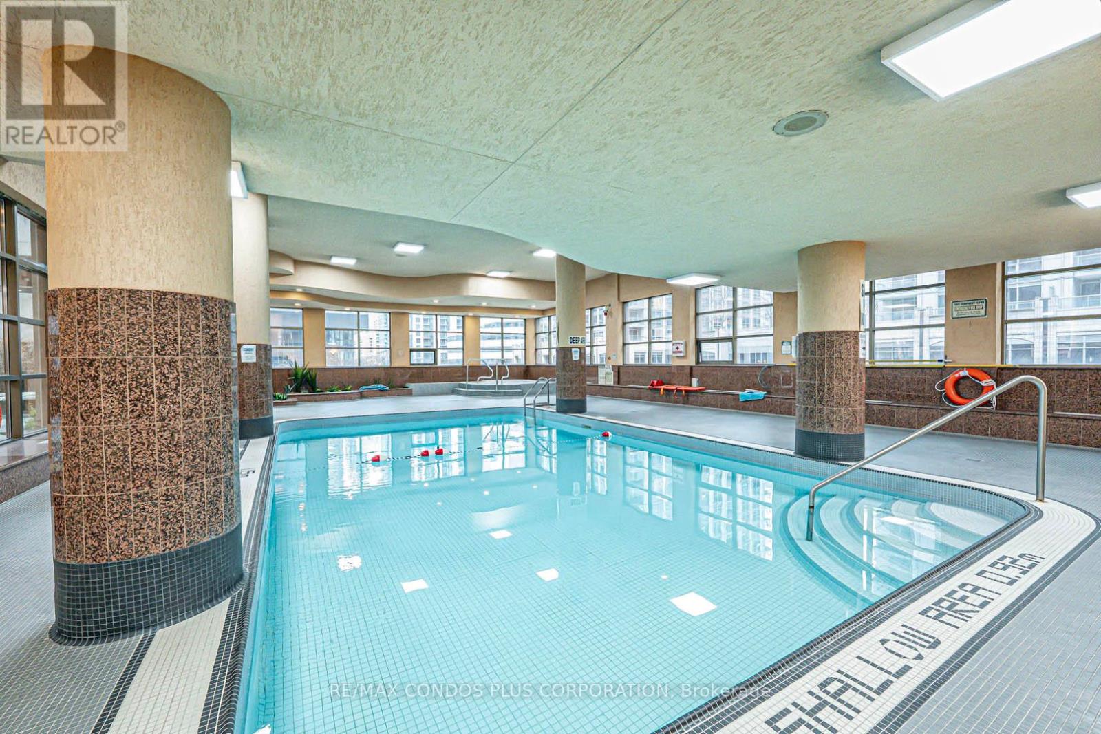 1810 - 736 Bay Street, Toronto, Ontario  M5G 2M4 - Photo 19 - C12200632