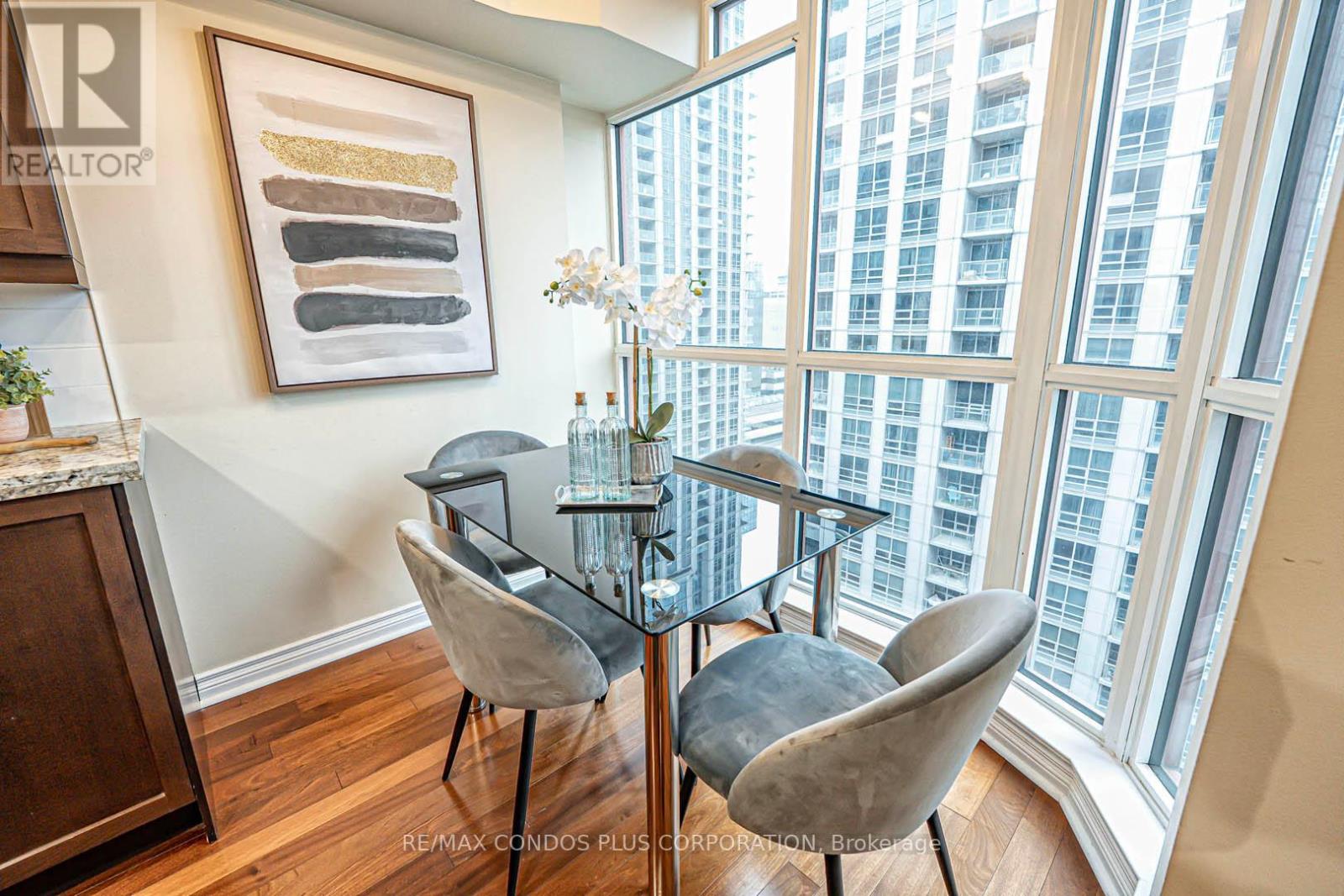 1810 - 736 Bay Street, Toronto, Ontario  M5G 2M4 - Photo 6 - C12200632