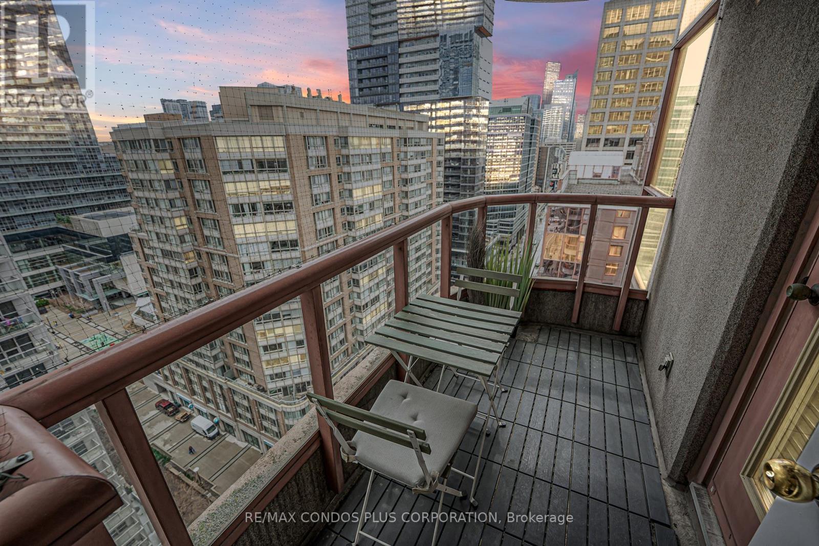 1810 - 736 Bay Street, Toronto, Ontario  M5G 2M4 - Photo 7 - C12200632