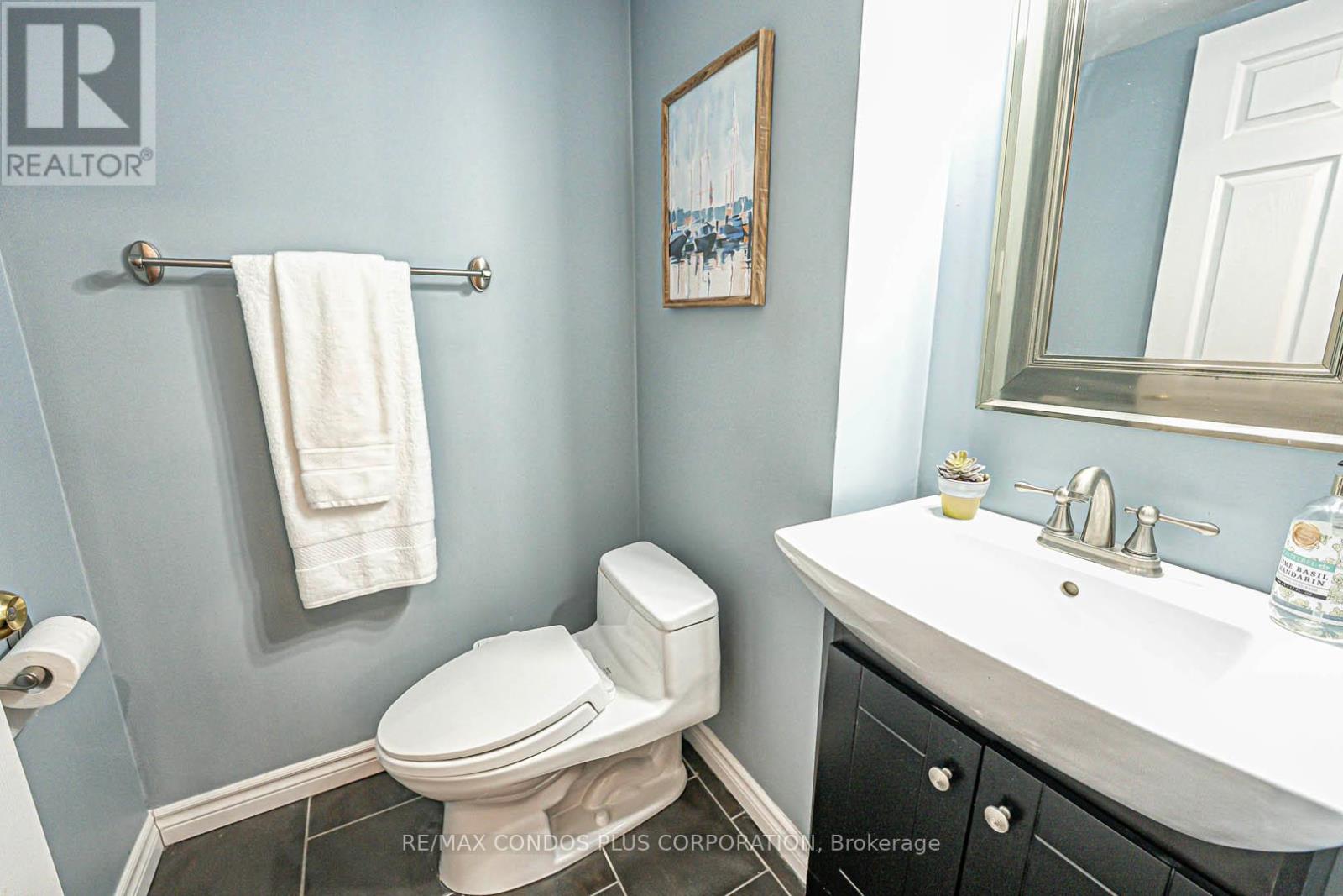 1810 - 736 Bay Street, Toronto, Ontario  M5G 2M4 - Photo 9 - C12200632