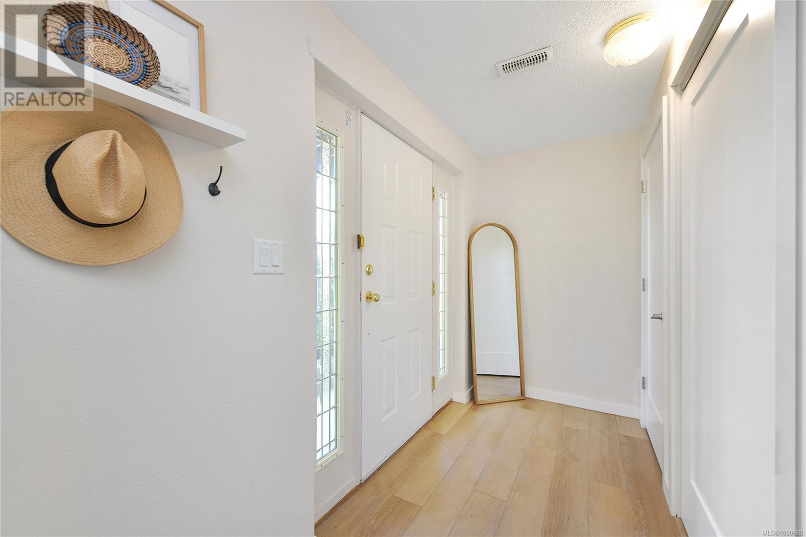 Property at 4387 Torrington Pl image 2