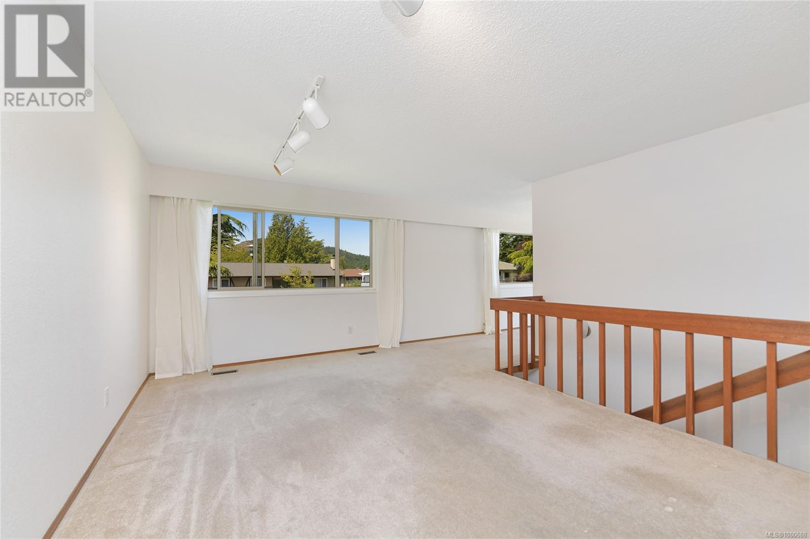 Property at 4387 Torrington Pl image 5