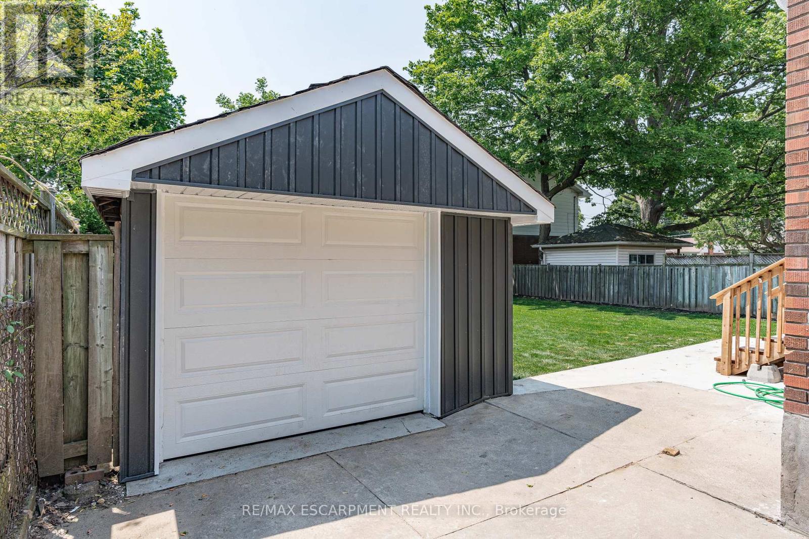 6 Mulock Avenue, Hamilton (Sunninghill), Ontario  L8T 1H3 - Photo 34 - X12200049