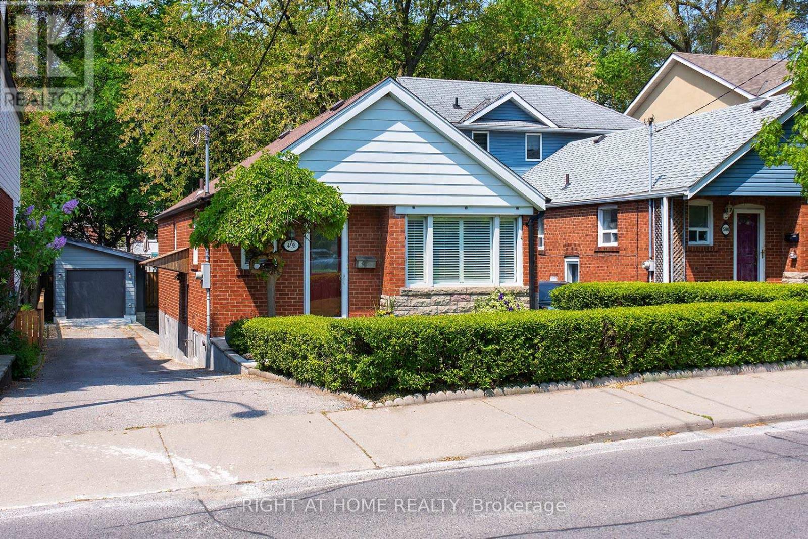 498 SCARBOROUGH ROAD, Toronto, Ontario